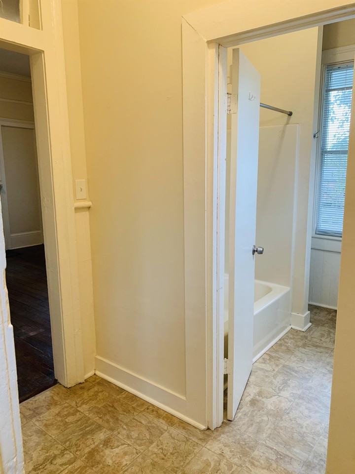 905 Montgomery St #905 - Photo 7 of 30