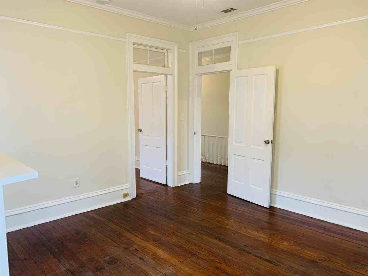 905 Montgomery St #905 - Photo 5 of 30