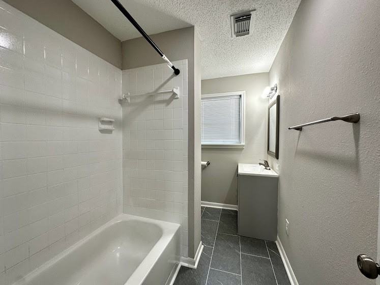 402 Del Norte St - Photo 2 of 12