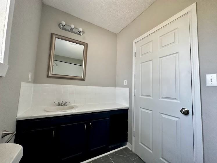 402 Del Norte St - Photo 3 of 12
