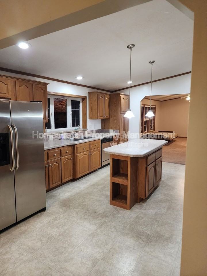 946 Quiet Point Rd - Photo 2 of 17