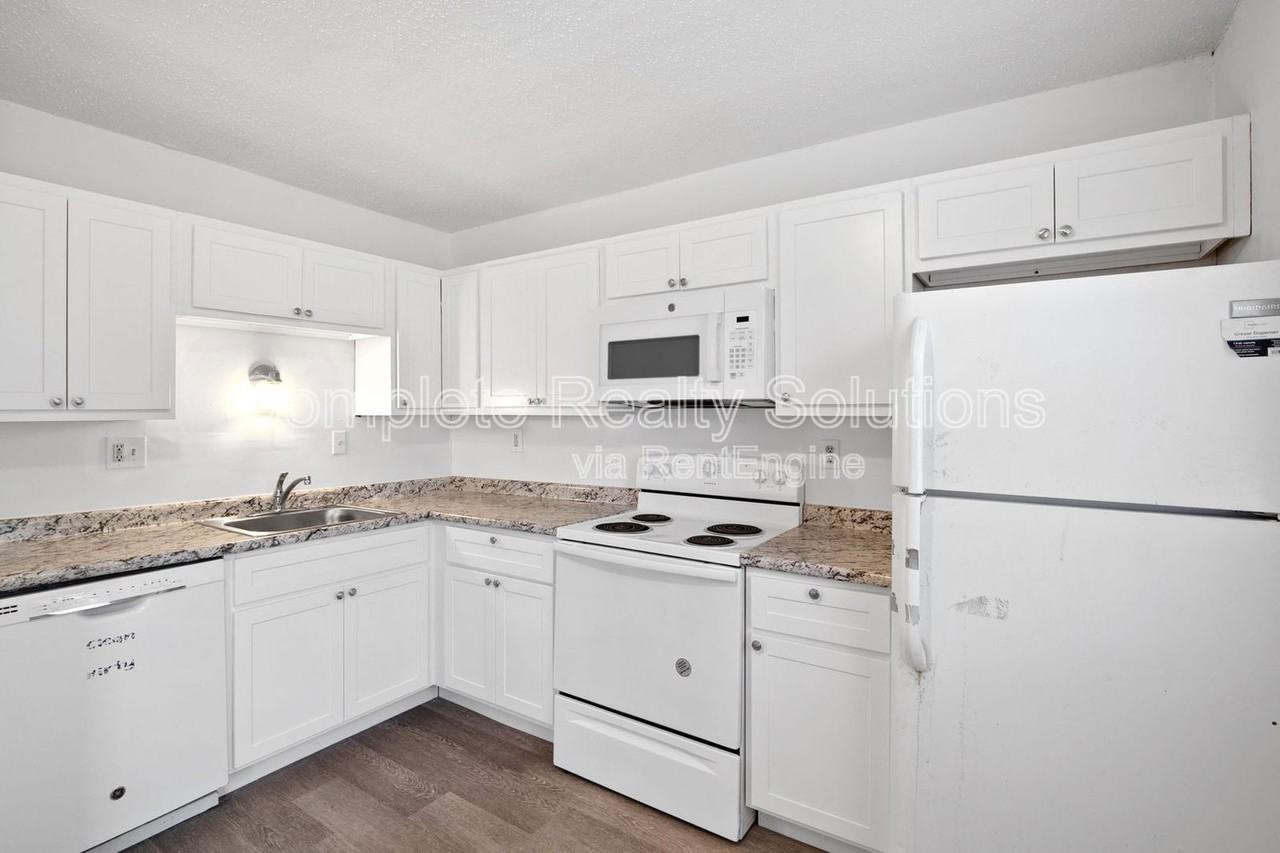 318 Mount Everest Dr #D - Photo 3 of 24