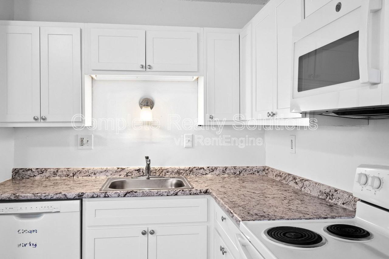 318 Mount Everest Dr #D - Photo 4 of 24