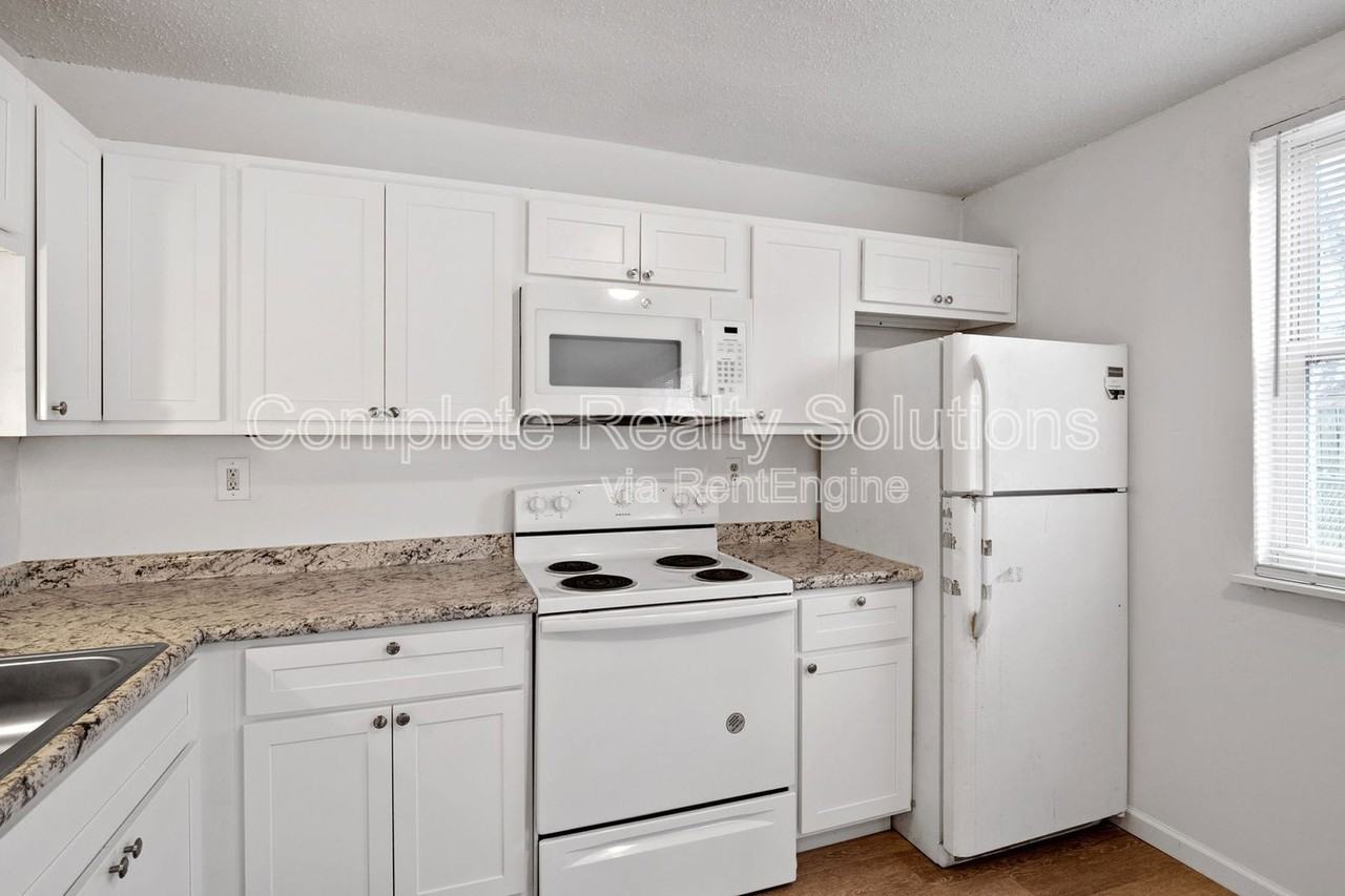318 Mount Everest Dr #D - Photo 5 of 24
