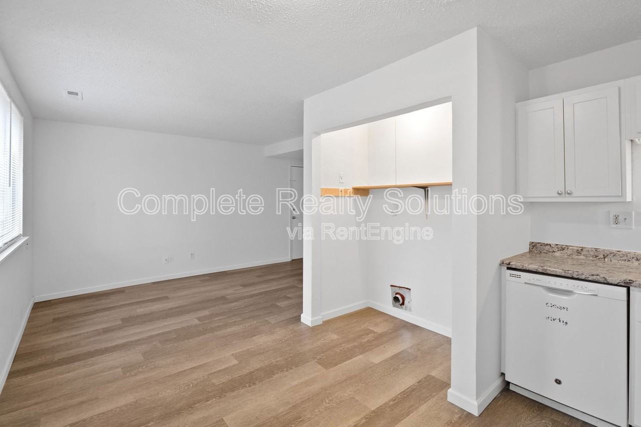 318 Mount Everest Dr #D - Photo 6 of 24