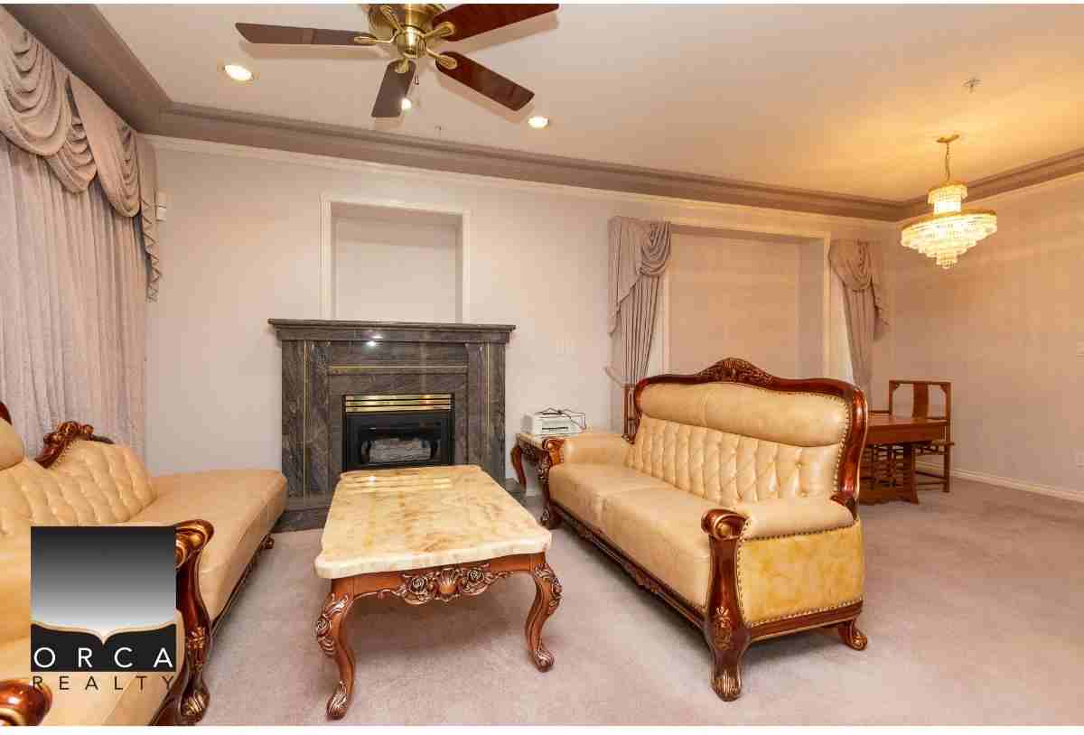 6658 Butler St - Photo 2 of 32