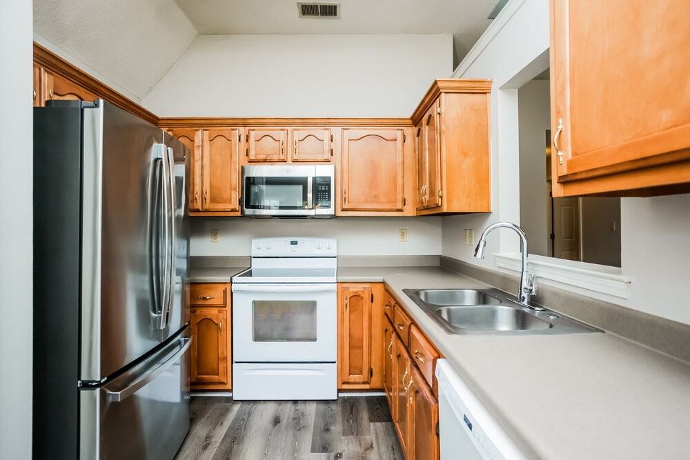 8459 Cross Point Dr - Photo 7 of 17