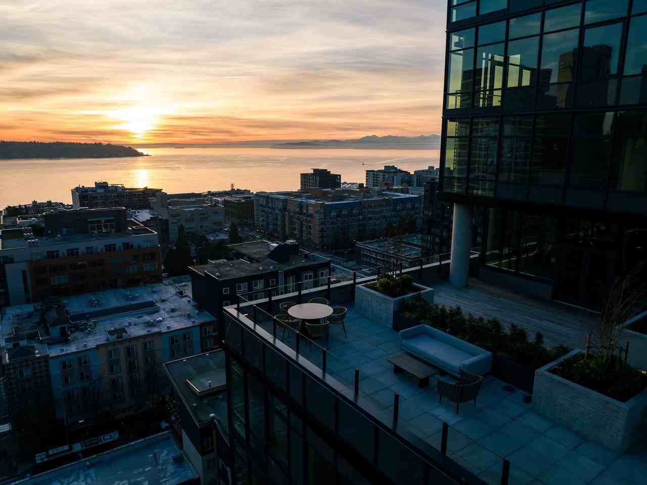 The Confidential - Photo 4 of 50