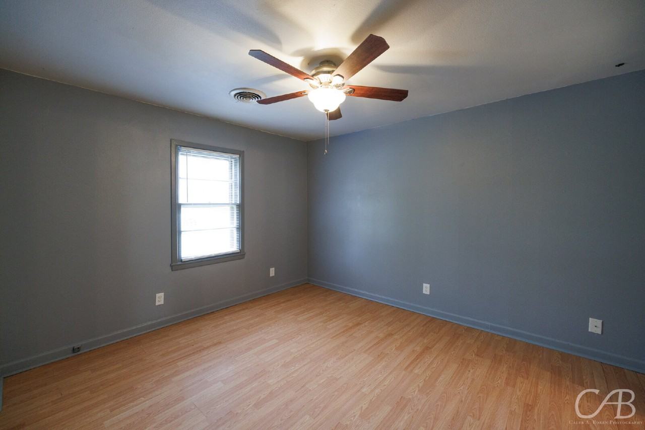 2217 S Willis St - Photo 2 of 32