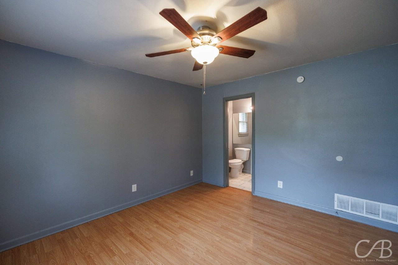 2217 S Willis St - Photo 3 of 32