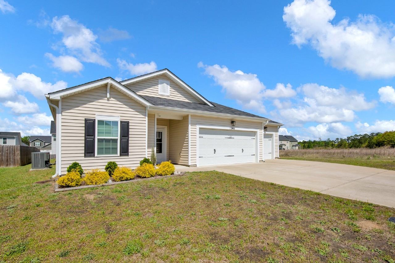 2346 Spinning Wheel Rd - Photo 2 of 39