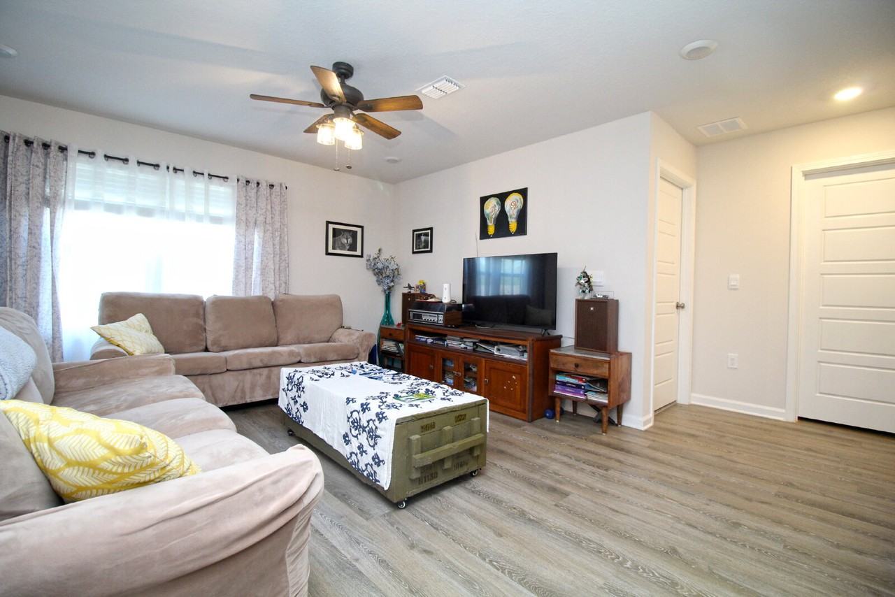 6376 Burrow Ln - Photo 3 of 21