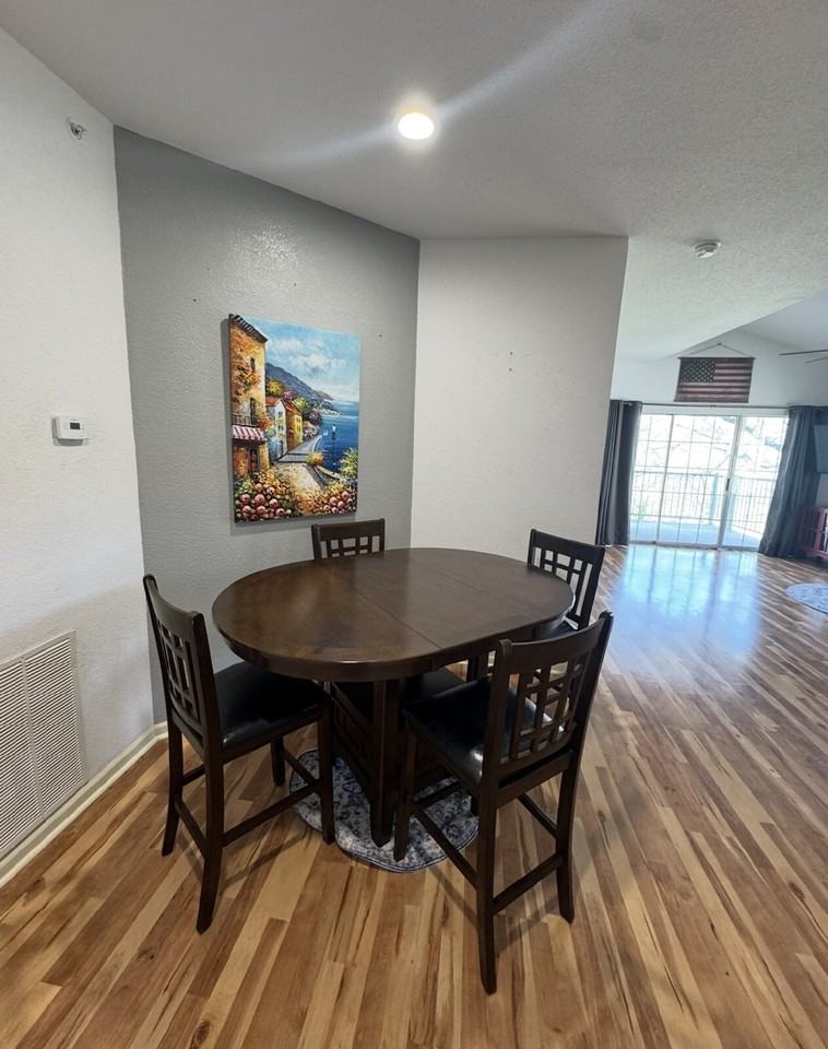 813 Holiday Rdg #H12 - Photo 2 of 28