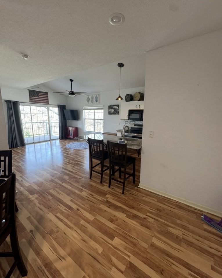 813 Holiday Rdg #H12 - Photo 3 of 28