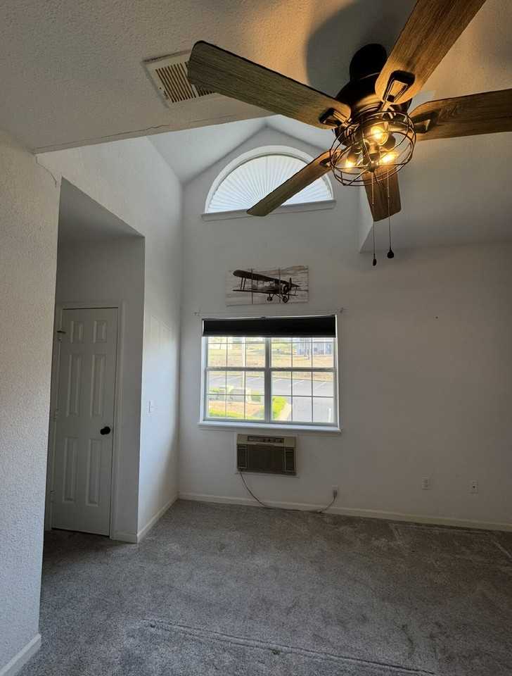 813 Holiday Rdg #H12 - Photo 5 of 28