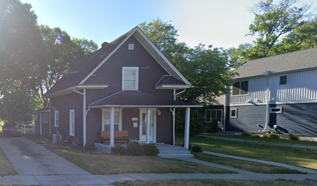 1028 N Lawrence St - Photo 2 of 36