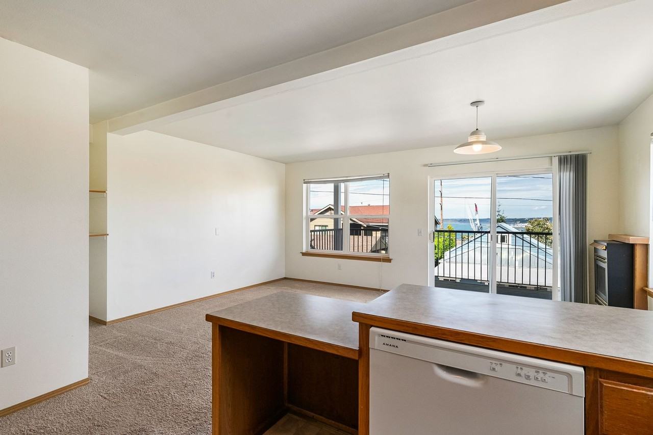 617 North State Street Apartments - Photo 3 of 32
