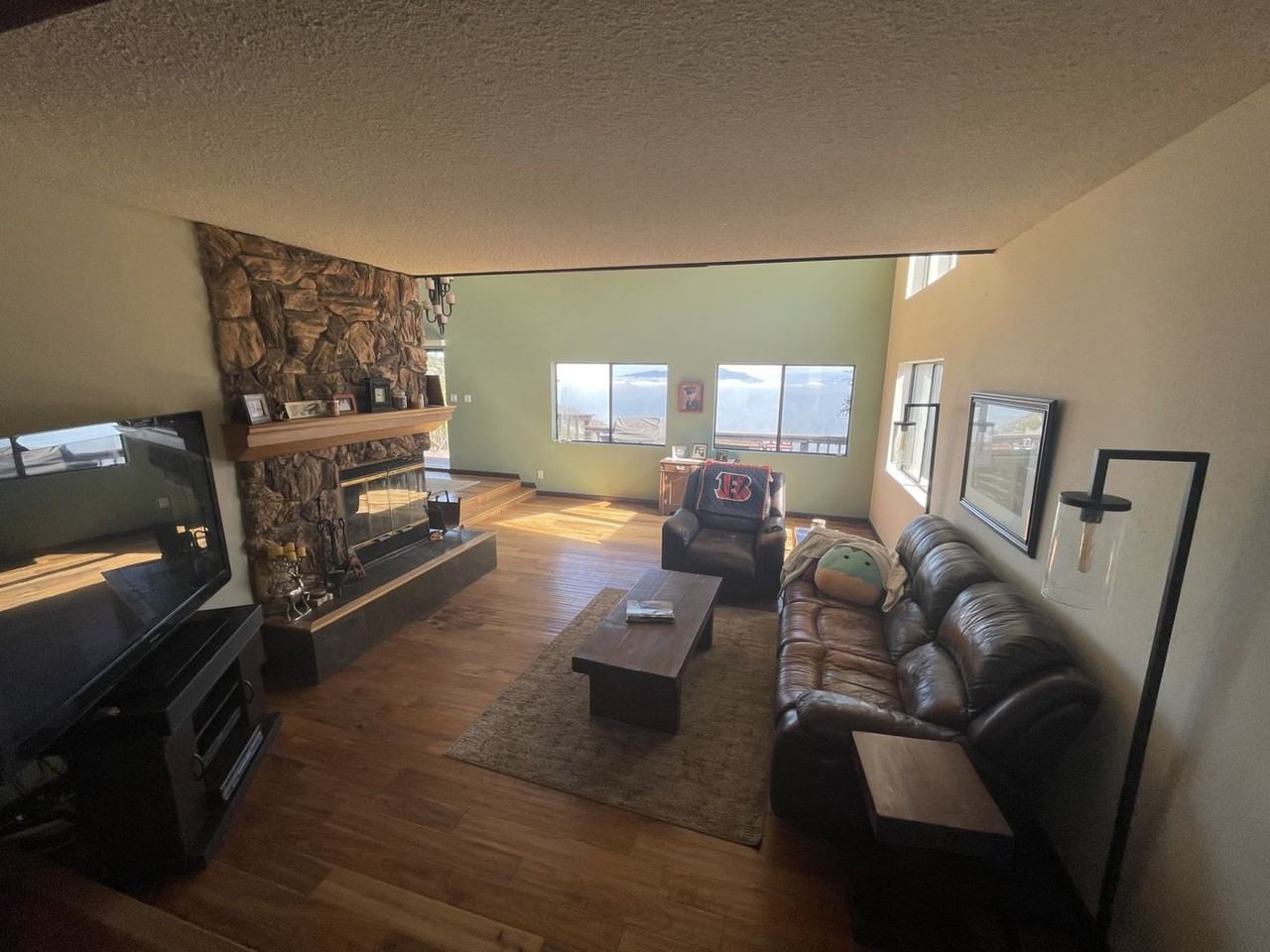 25900 Remington Ct - Photo 3 of 12