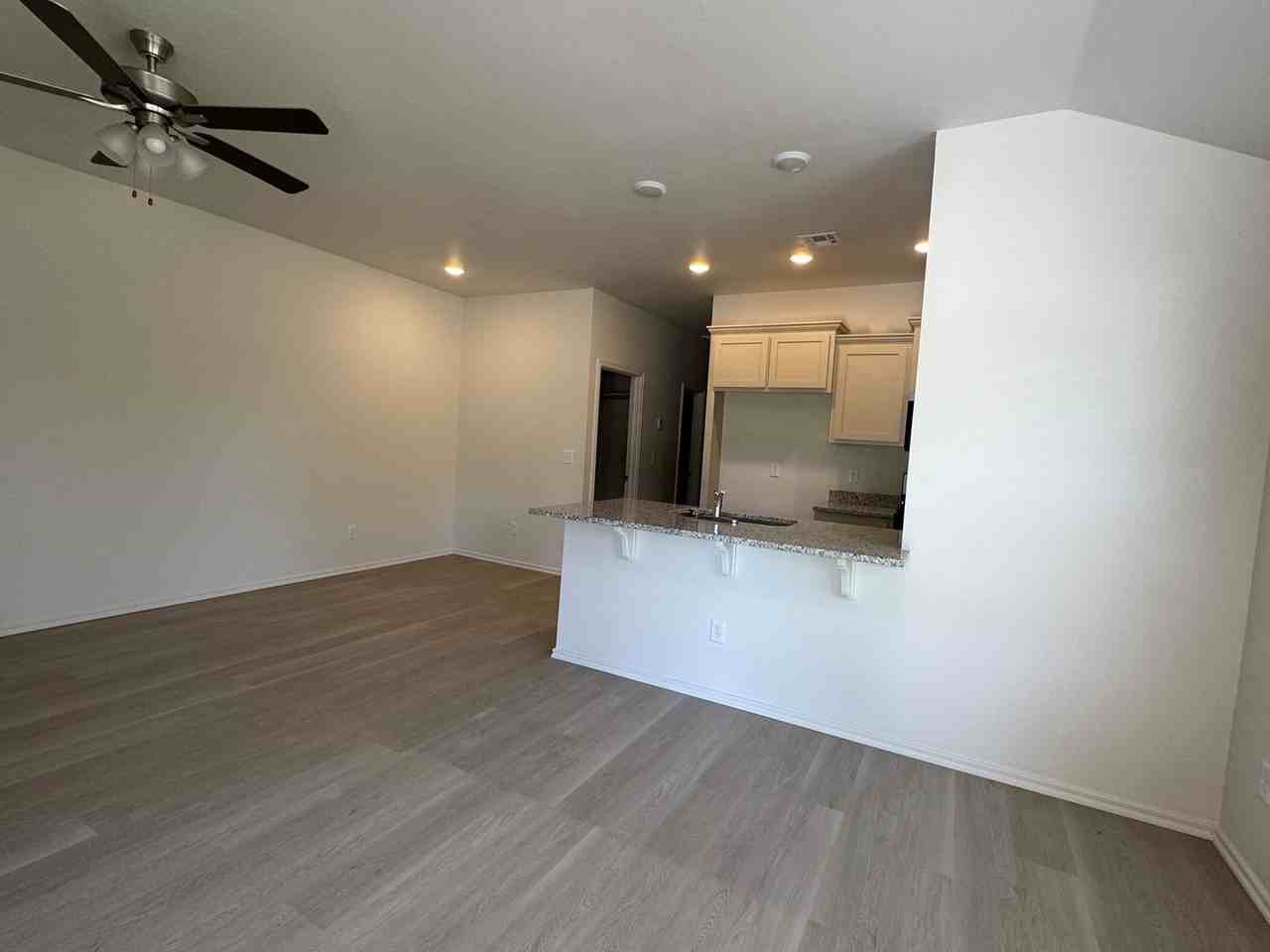 1815 Sw Jefferson Ave - Photo 2 of 10