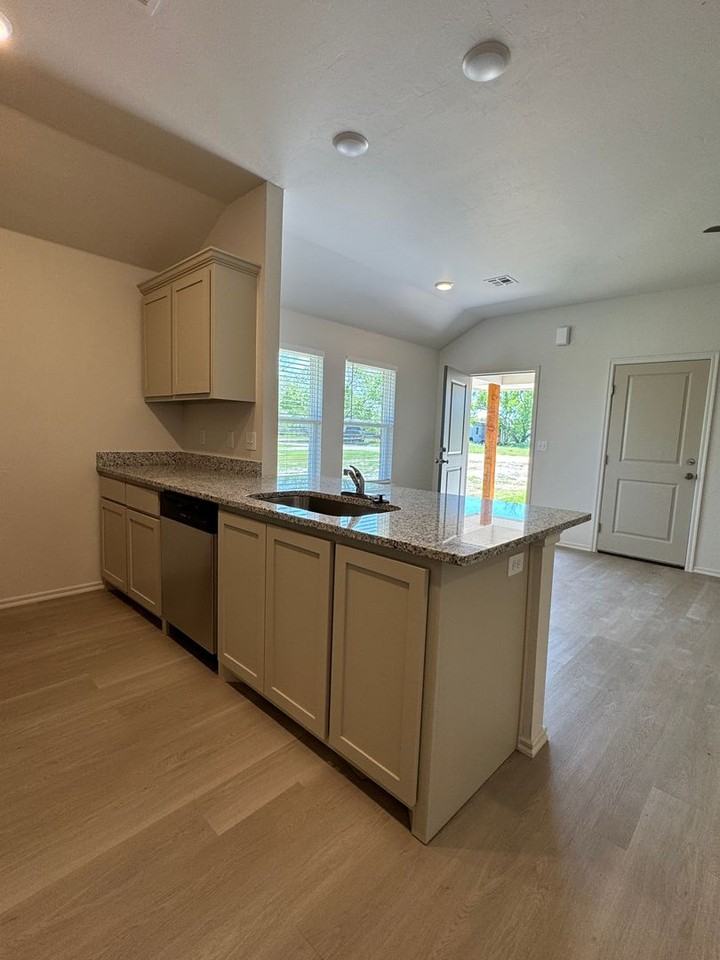 1815 Sw Jefferson Ave - Photo 4 of 10