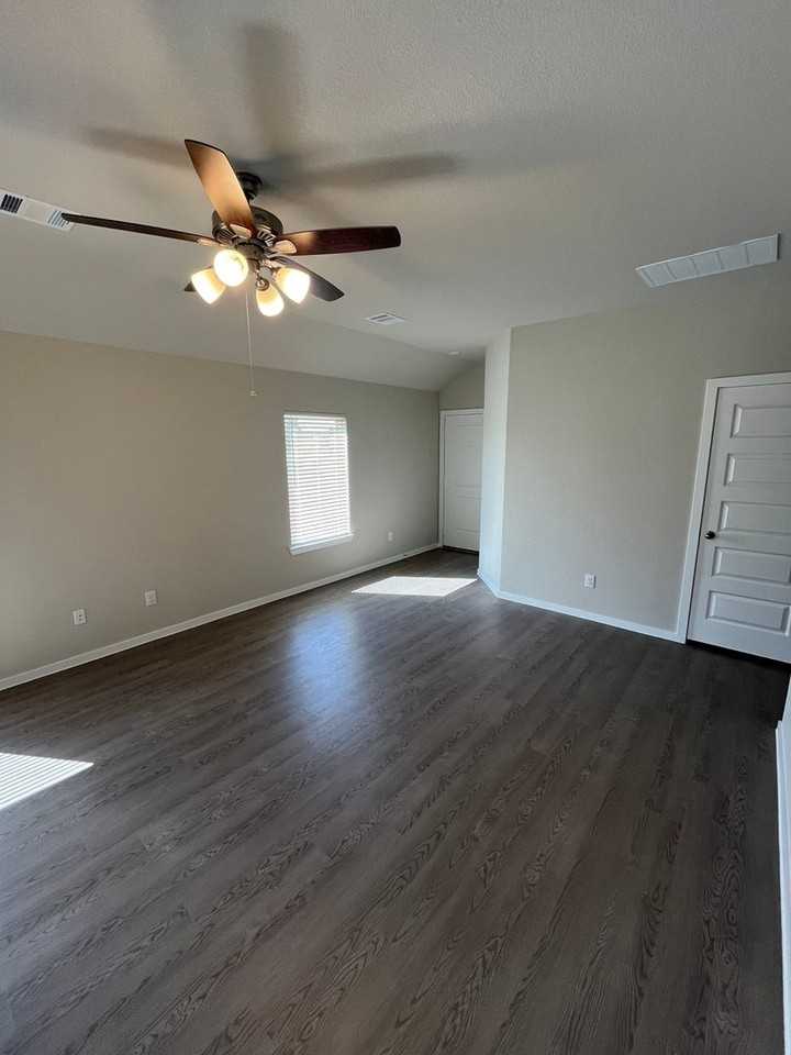 25553 Blossom Ct - Photo 5 of 17