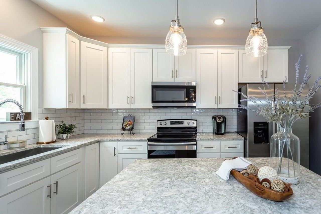 344 Sapphire Dr - Photo 6 of 33