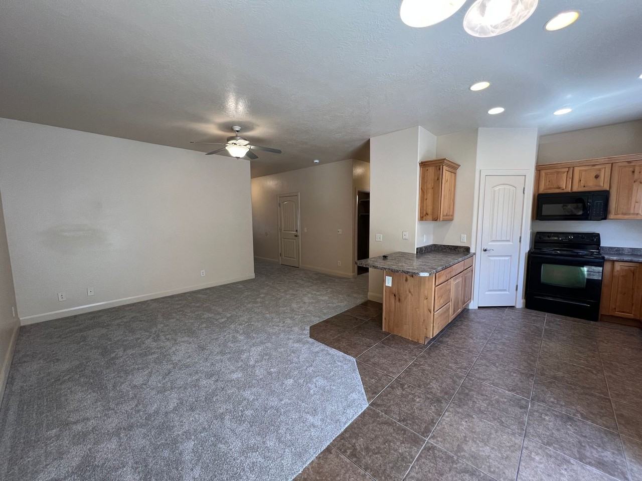 543 N 2480 W - Photo 3 of 20