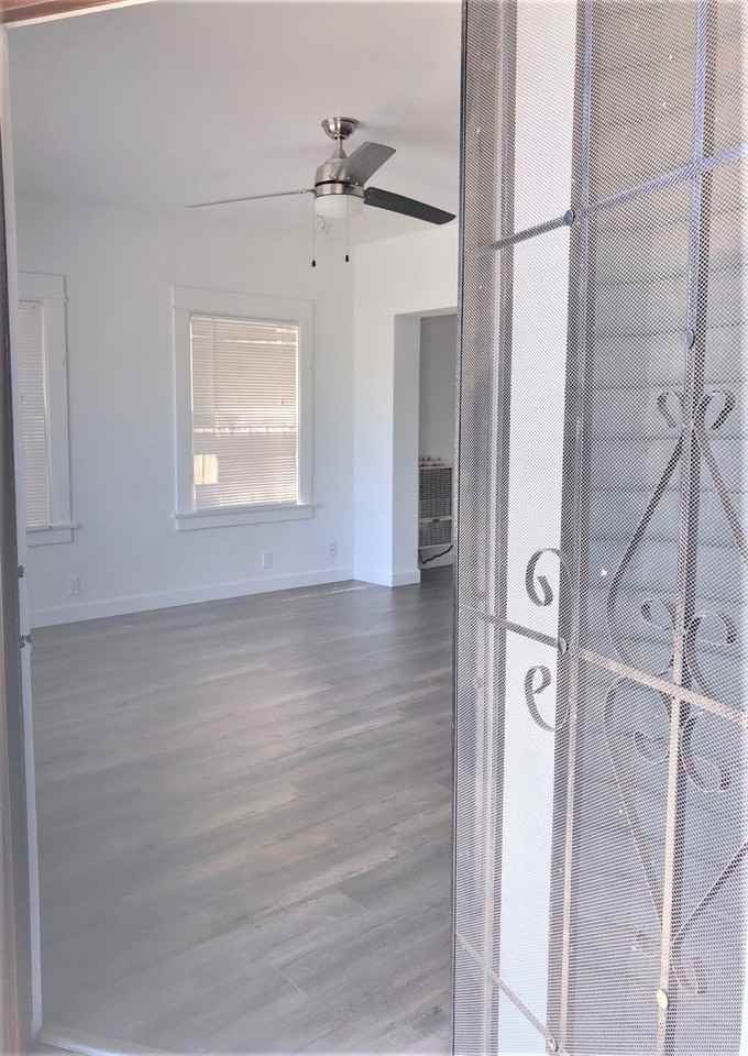 SPACIOUS 2 BEDROOMS APARTMENTS BY DOWNTOWN LA - Photo 3 of 16
