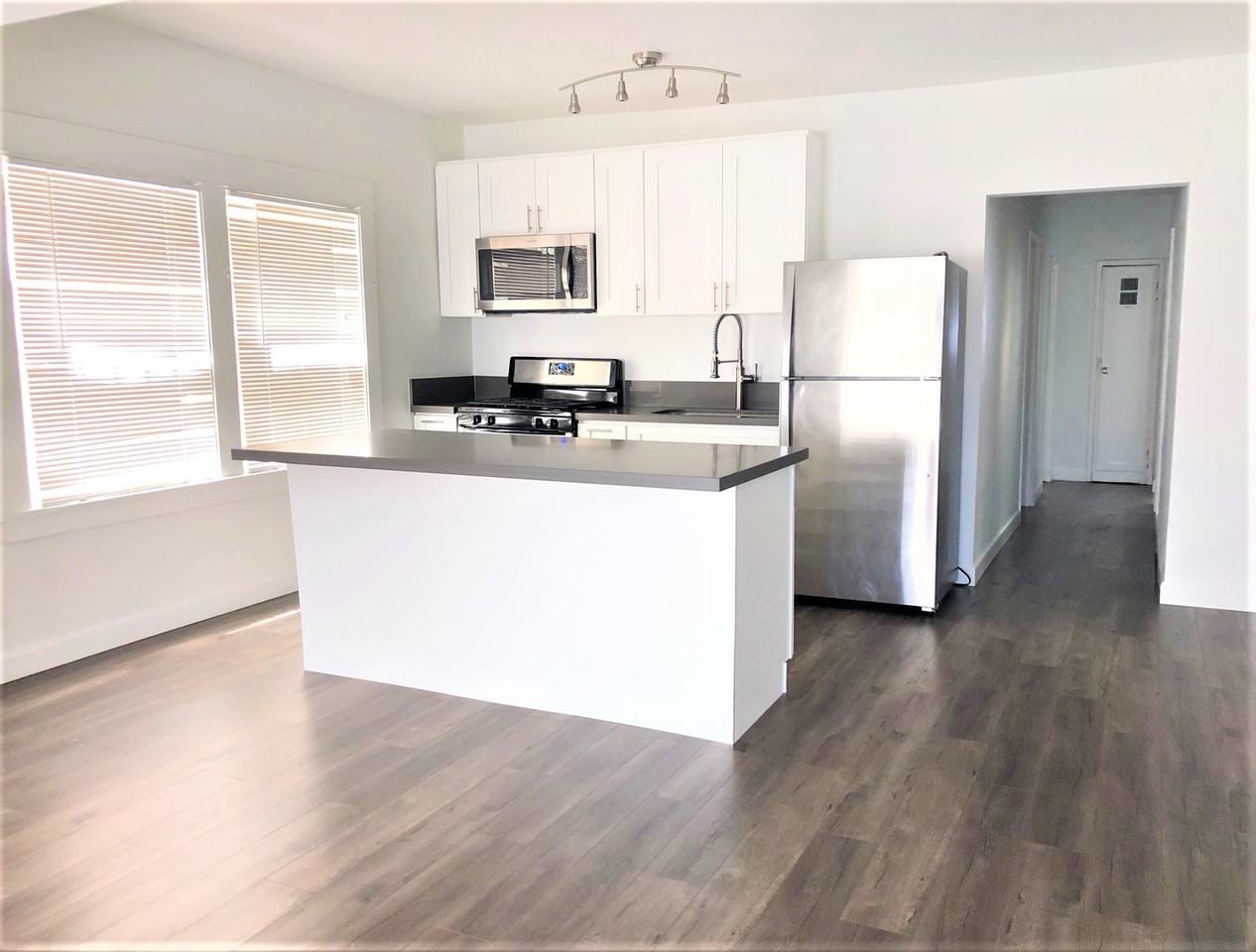 SPACIOUS 2 BEDROOMS APARTMENTS BY DOWNTOWN LA - Photo 4 of 16