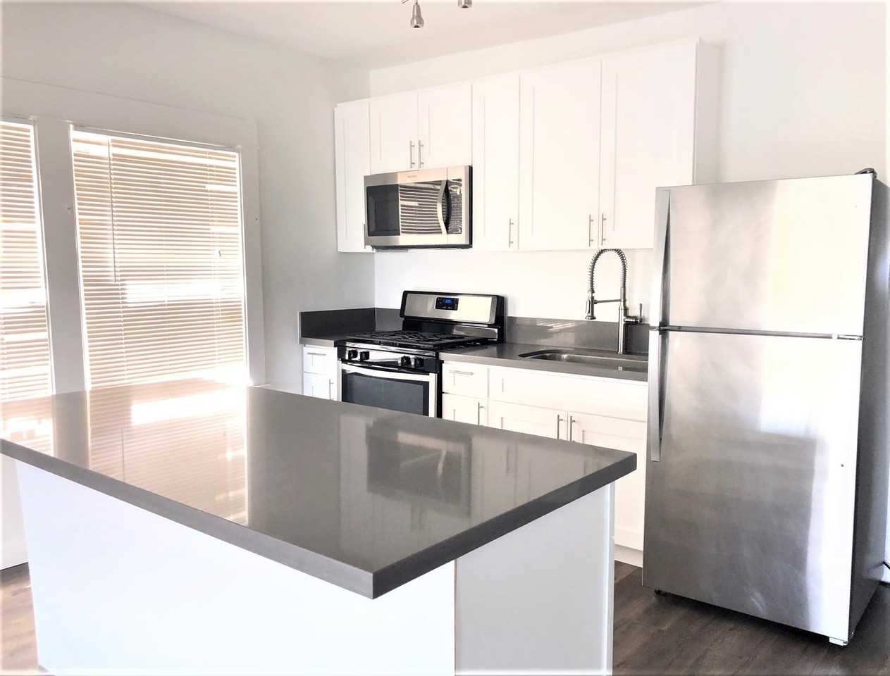 SPACIOUS 2 BEDROOMS APARTMENTS BY DOWNTOWN LA - Photo 5 of 16