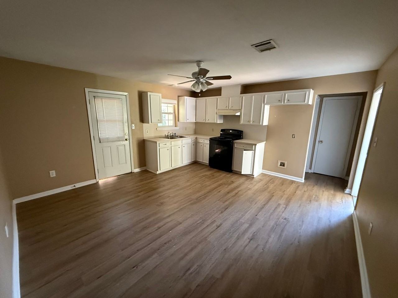 129 Miller St - Photo 3 of 9