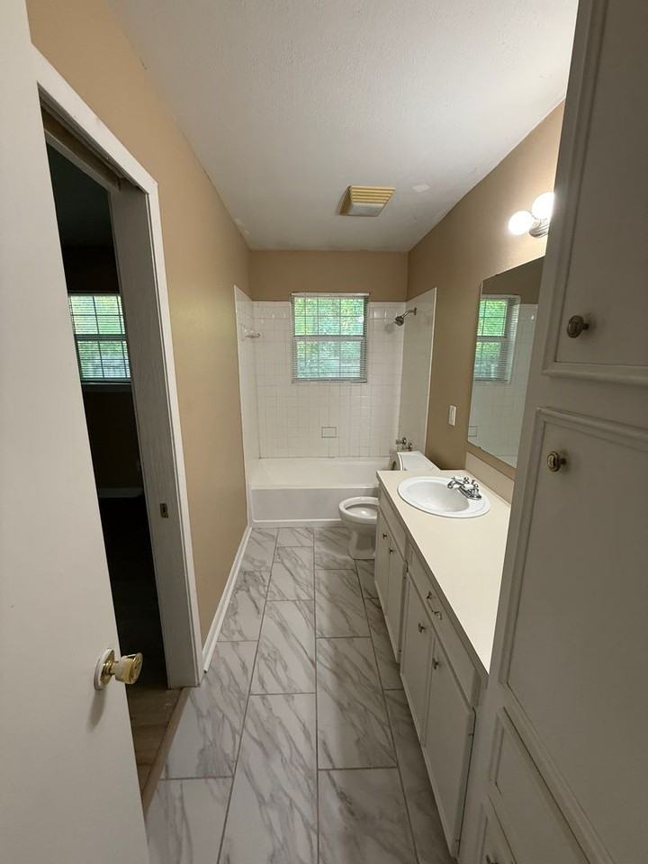 129 Miller St - Photo 5 of 11