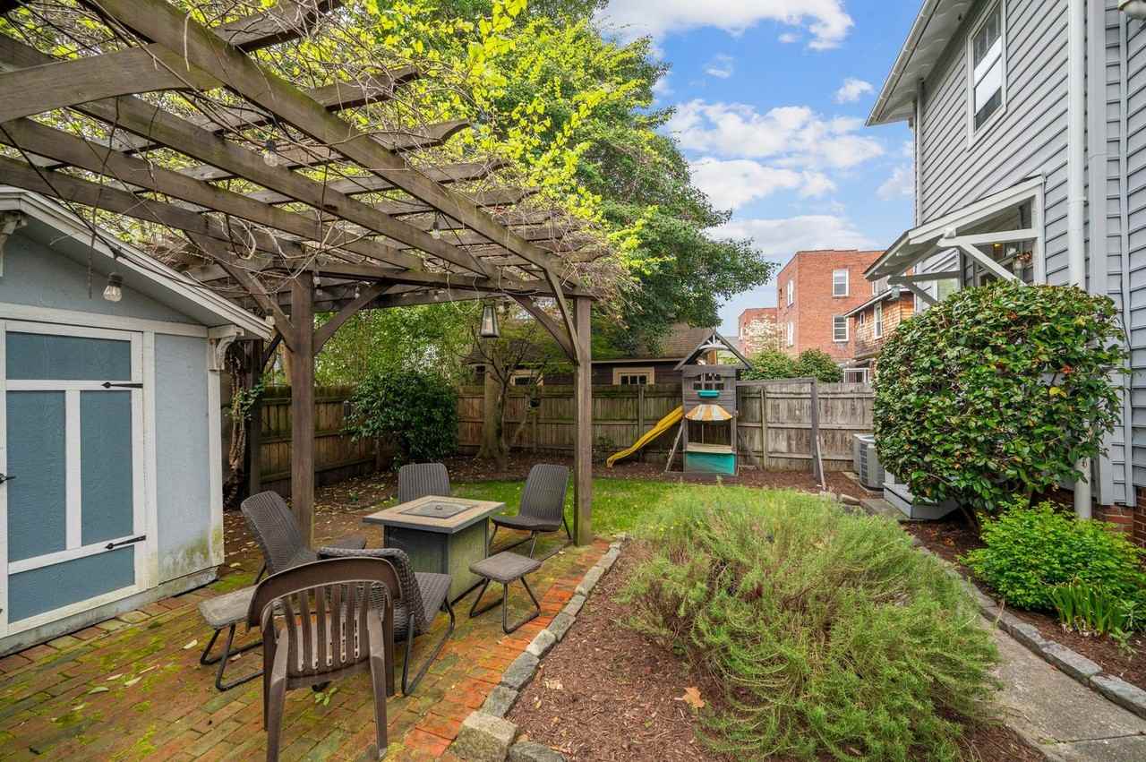 909 Harrington Ave - Photo 2 of 37