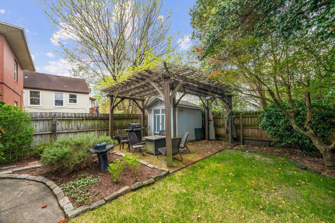 909 Harrington Ave - Photo 3 of 37