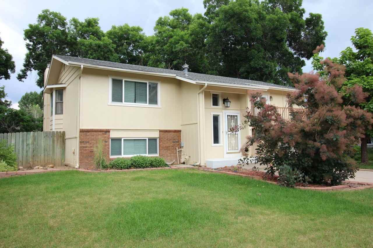 2324 Tanglewood Dr - Photo 2 of 11