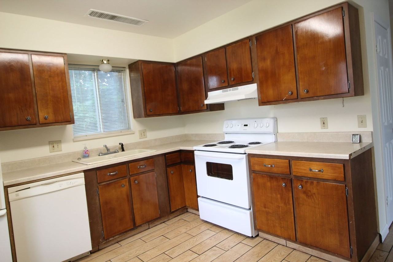 220 Clover Ln - Photo 2 of 20