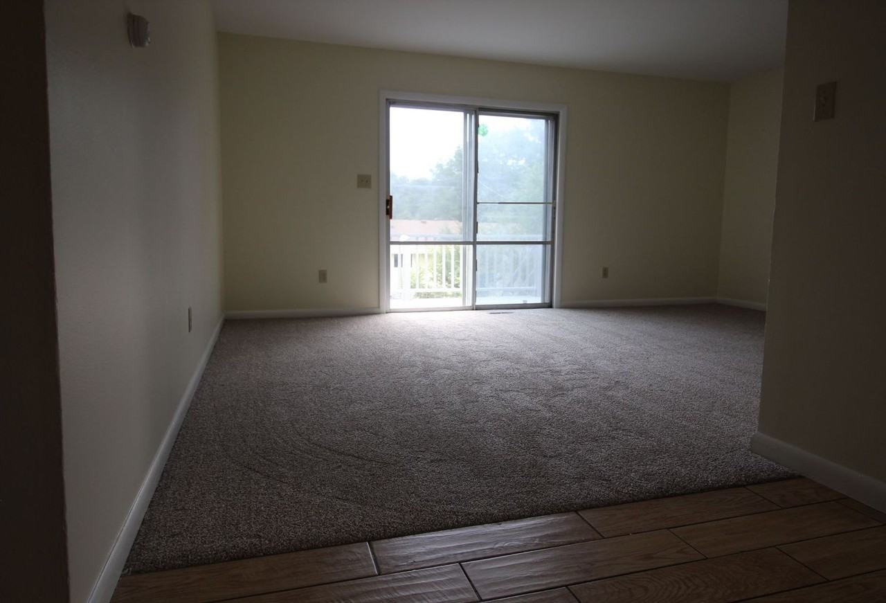 220 Clover Ln - Photo 4 of 20