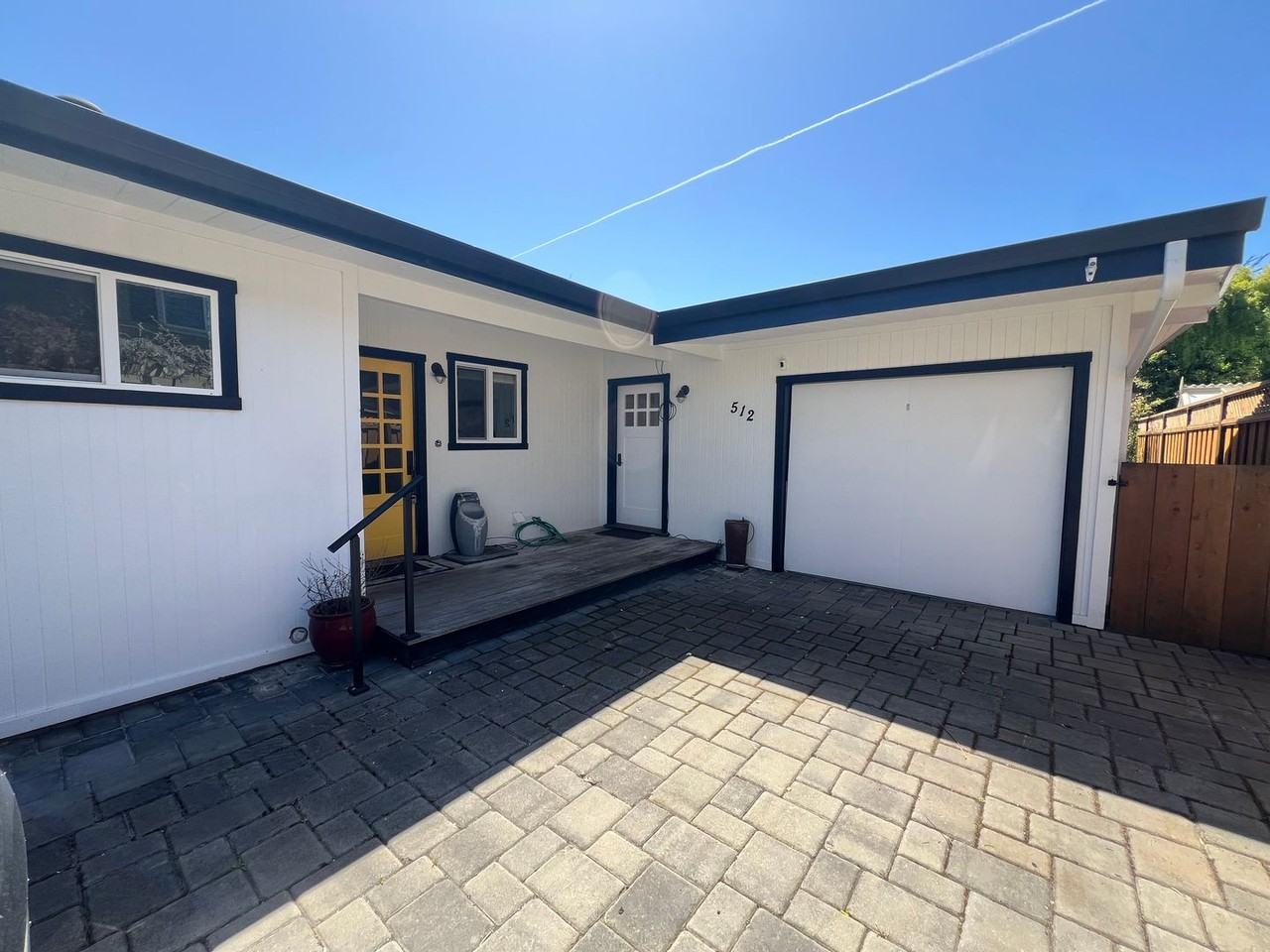 512 Cliff Dr - Photo 2 of 35