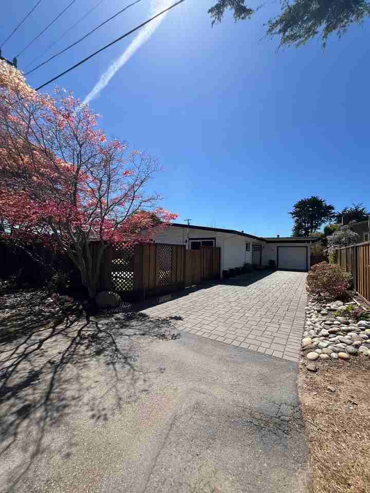 512 Cliff Dr - Photo 5 of 35