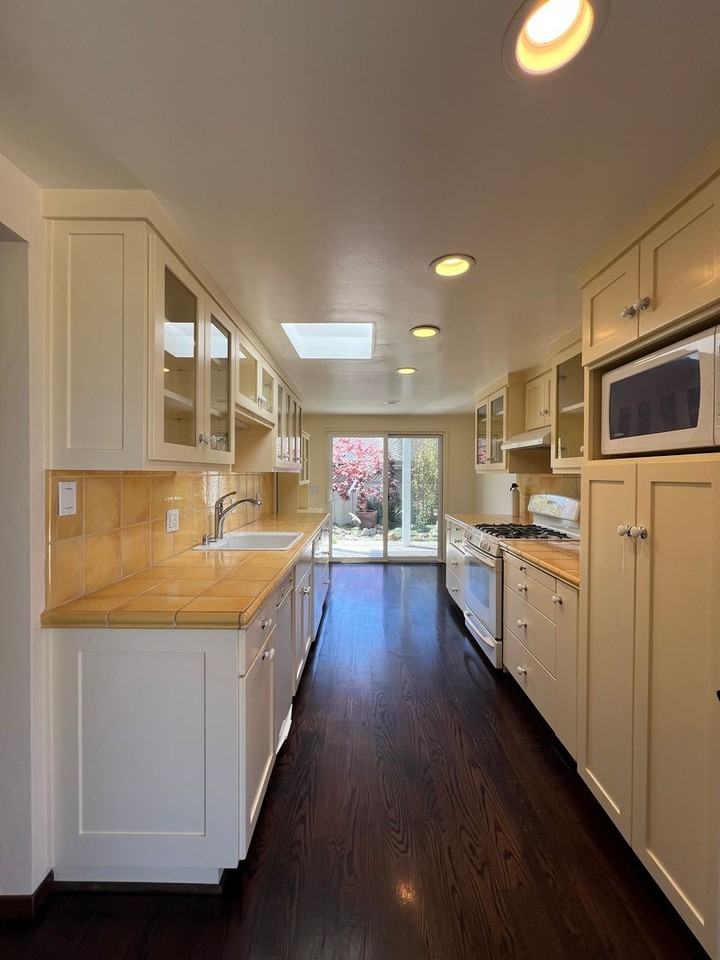 512 Cliff Dr - Photo 6 of 35