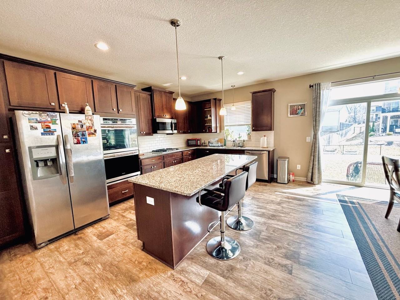 1533 Linwood Cir - Photo 4 of 50