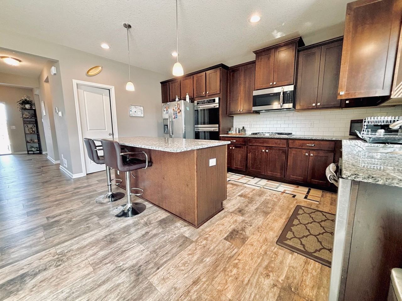 1533 Linwood Cir - Photo 5 of 50