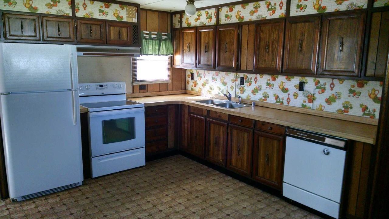 3102 Circle Dr N - Photo 2 of 9