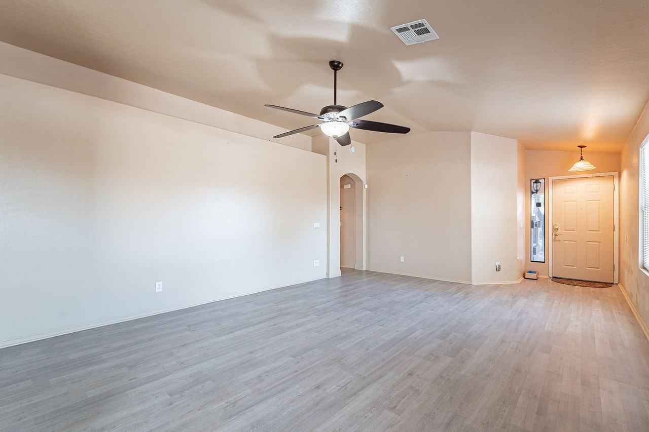 5409 S 15th Way - Photo 5 of 40