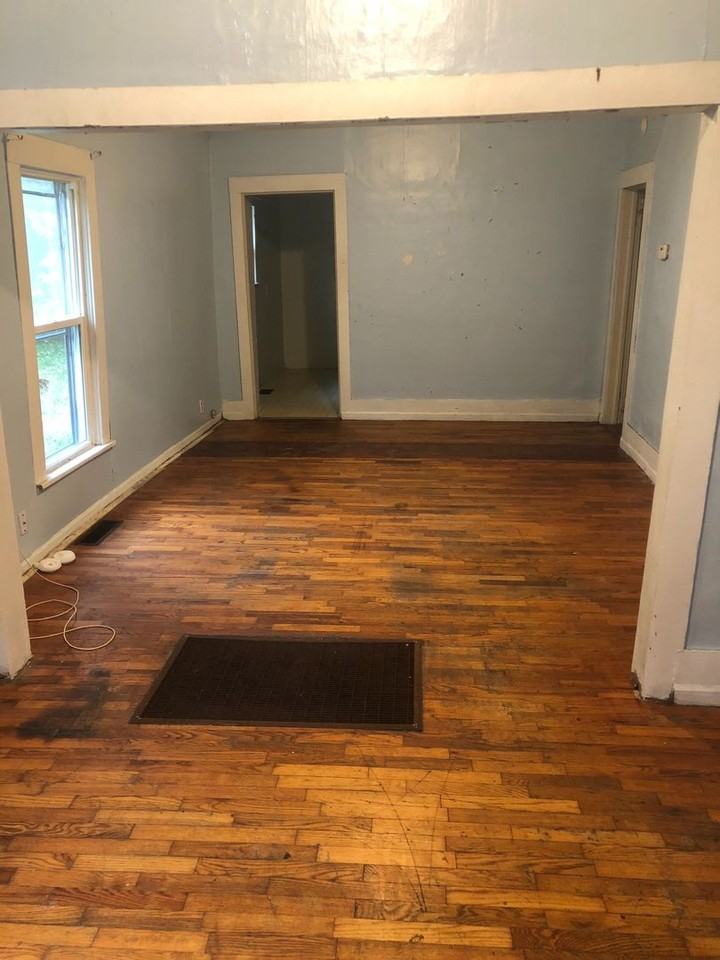 617 E 9th St - Photo 4 of 6