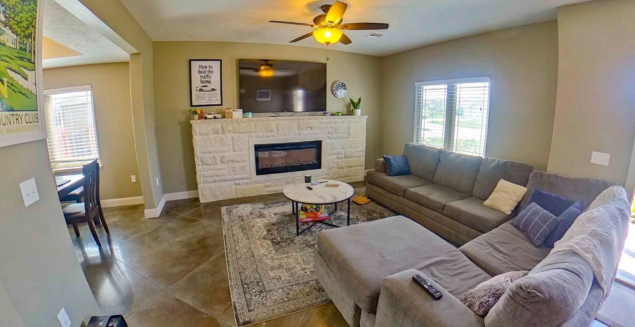 300 Highland Grove Dr - Photo 2 of 13