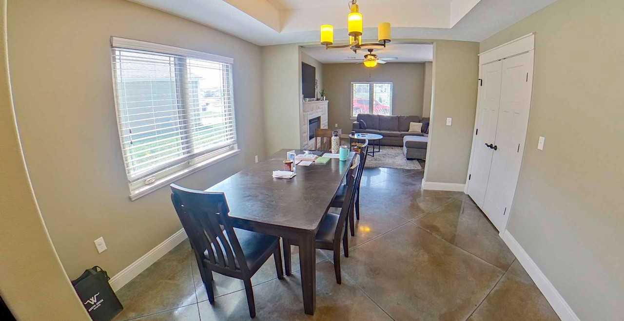 300 Highland Grove Dr - Photo 3 of 13