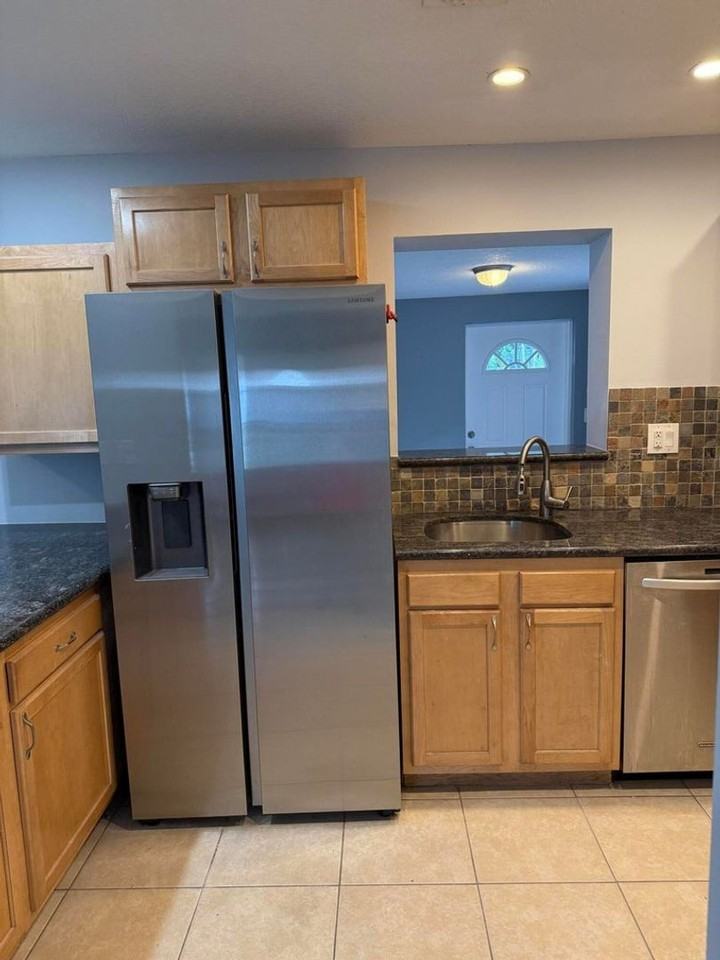 971 Sw 12th St - Photo 2 of 14