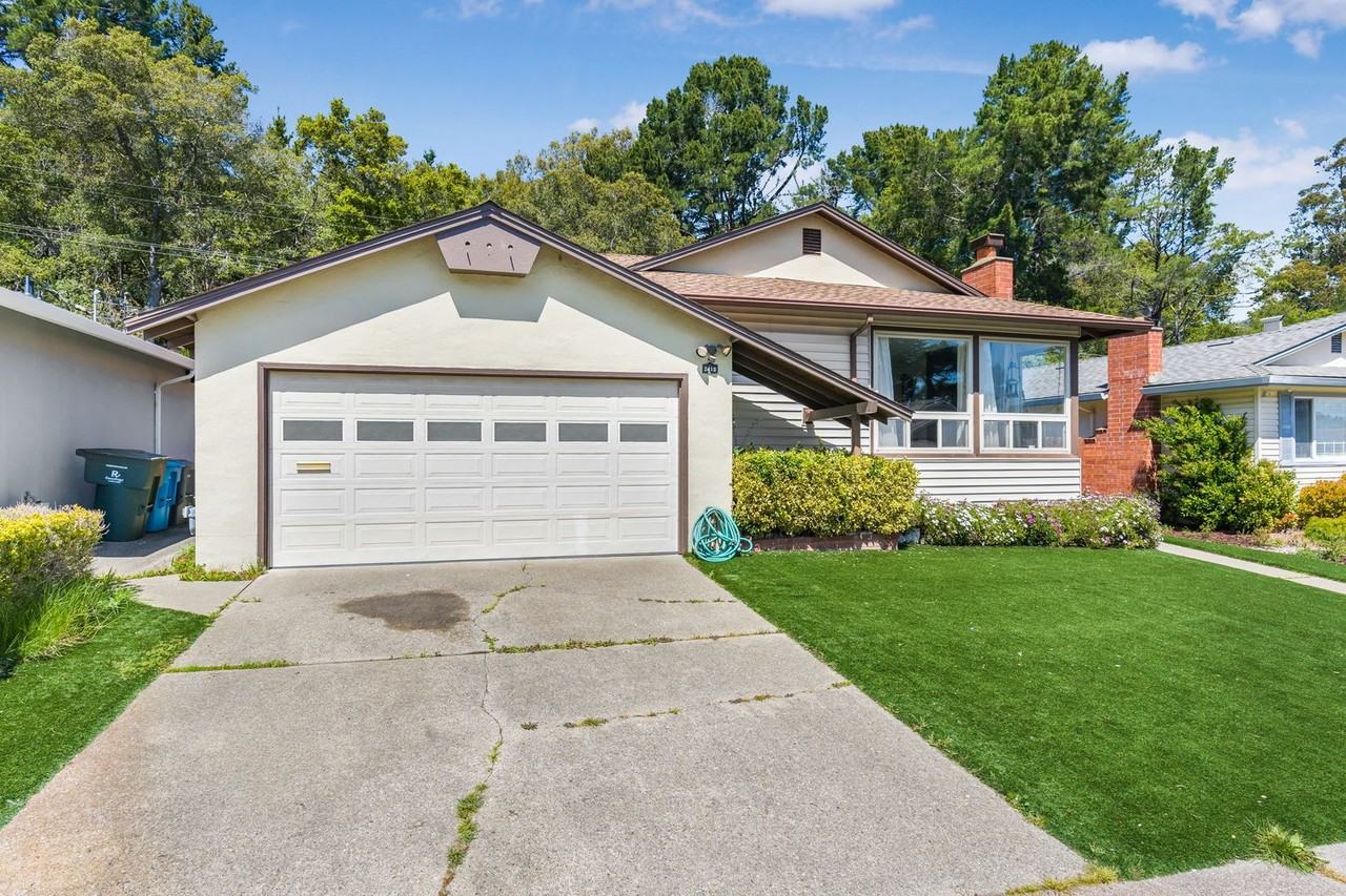 2410 Princeton Dr - Photo 2 of 26