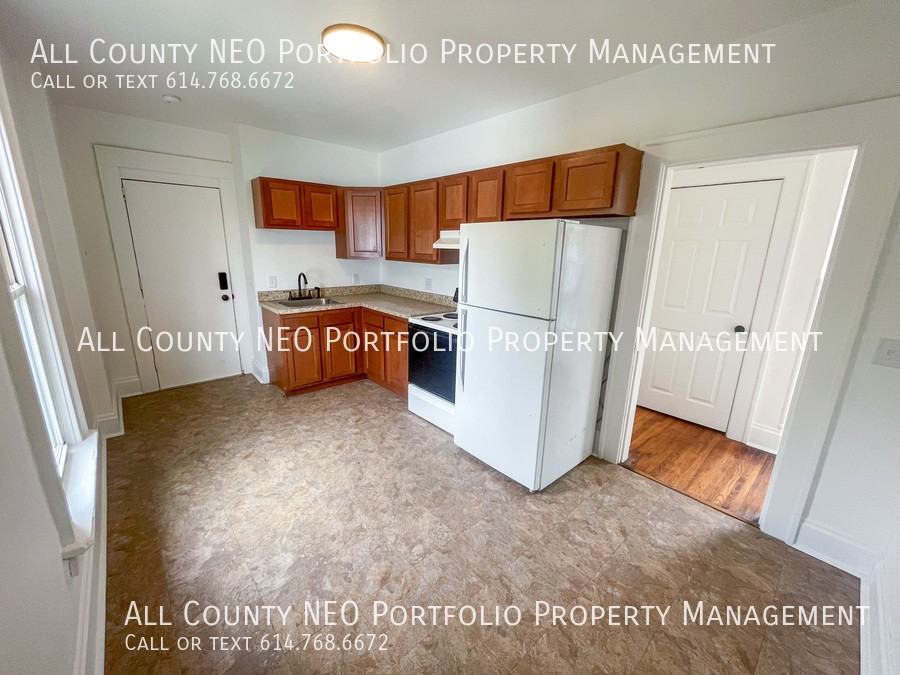 HAGUE & - Photo 3 of 12